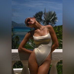 YLLW MICA ONE PIECE SWIMSUIT — CHAMPAGNE GOLD
yellow the label SMALL